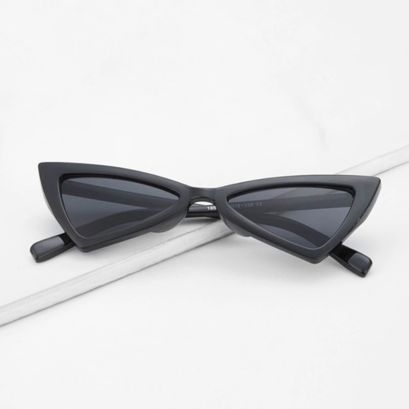 MELODY Retro Triangle Shape Summer Sunglasses - Picture 2 of 5